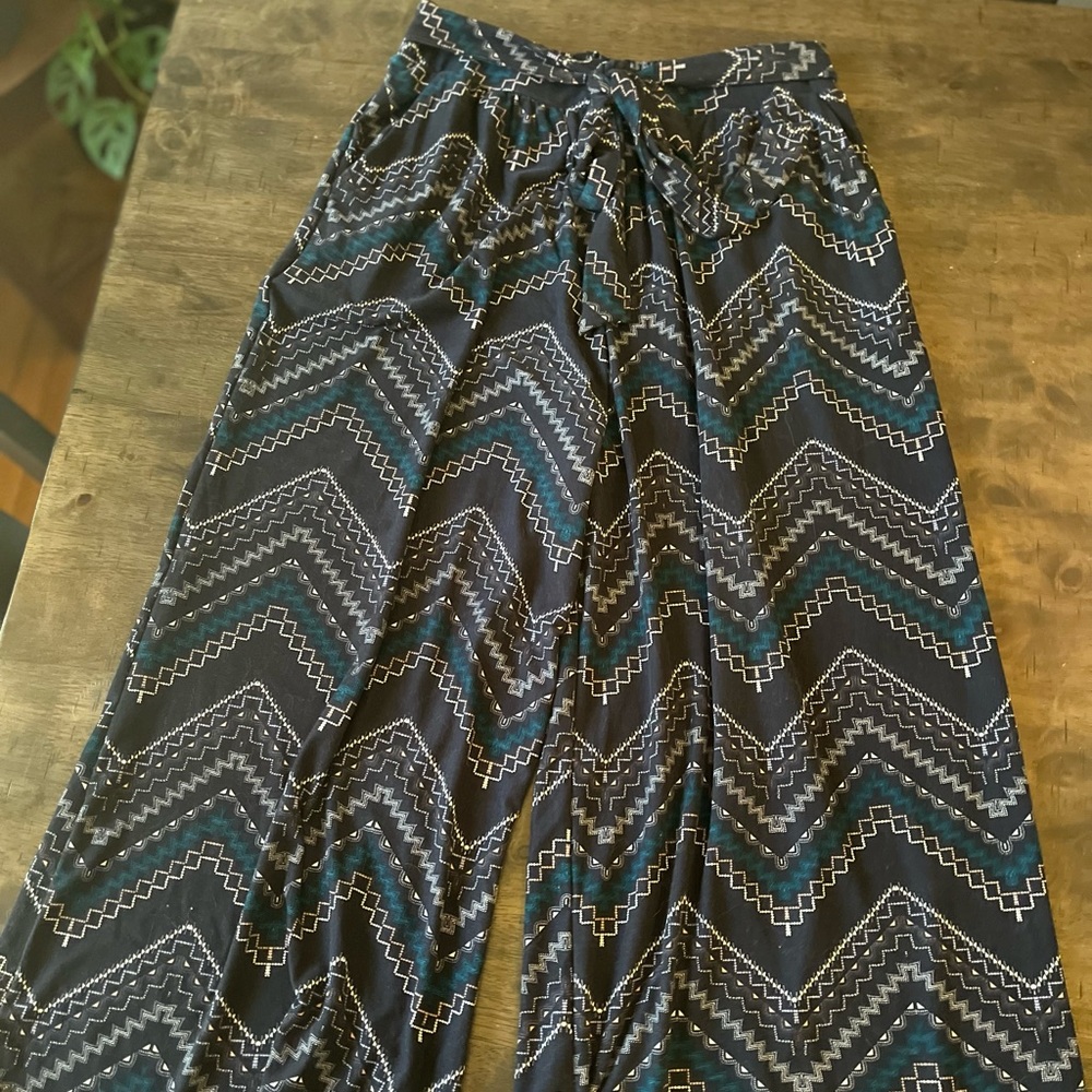Gauchos size Med tie in front, high waisted, has pockets